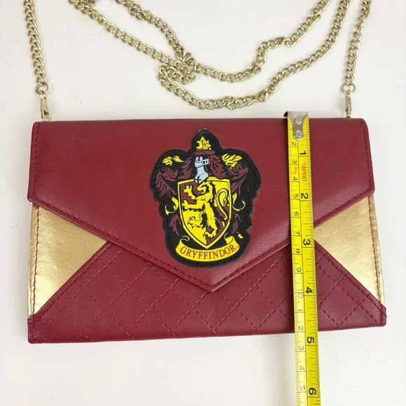 HARRY POTTER GRYFFINDOR Crossbody Purse with Chaim Strap - Picture 3 of 14